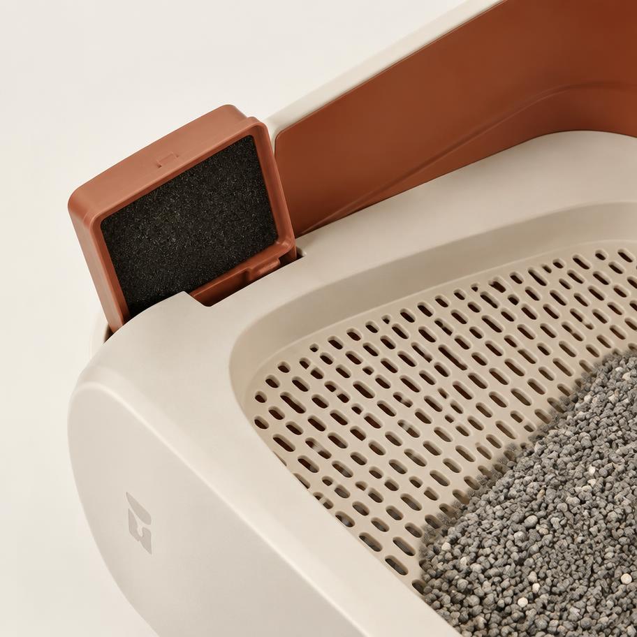 Close-up of the PurrBox sifting tray and carbon odor filter